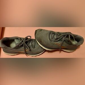Like new Brooks Brothers GTS XX running shoes